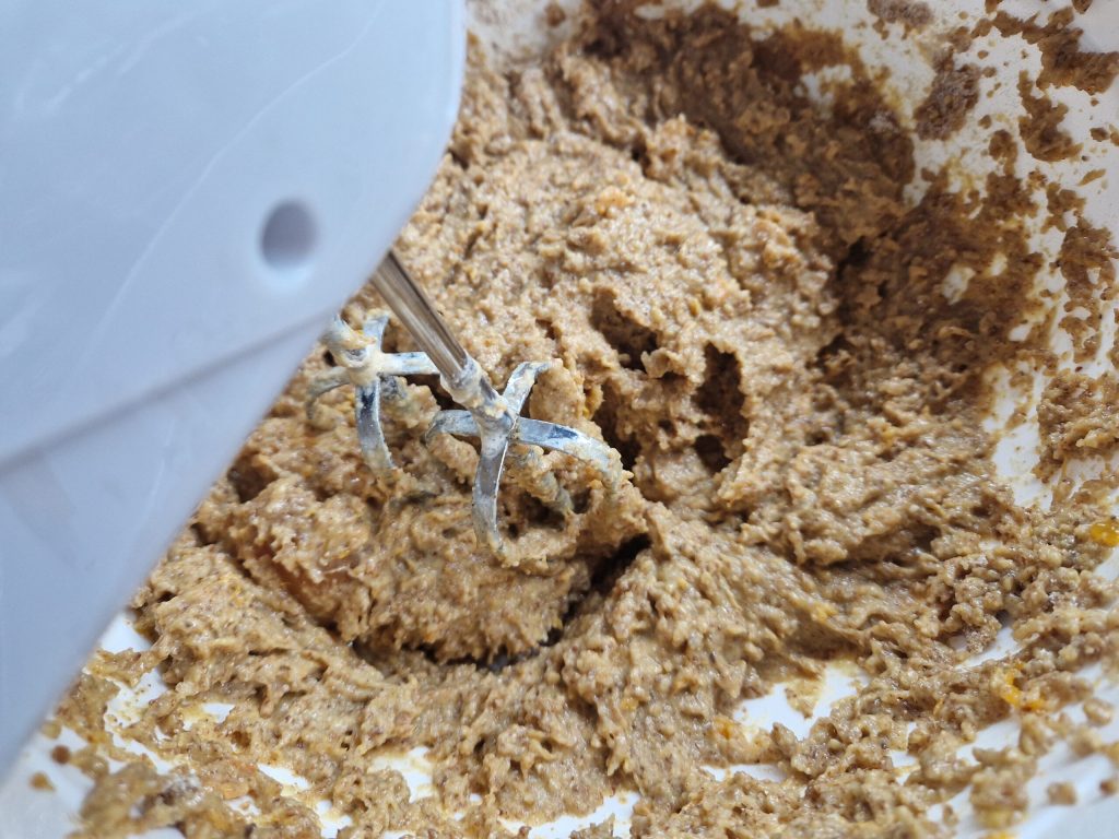 The Apricot Bundt Cake with Oats and Almonds