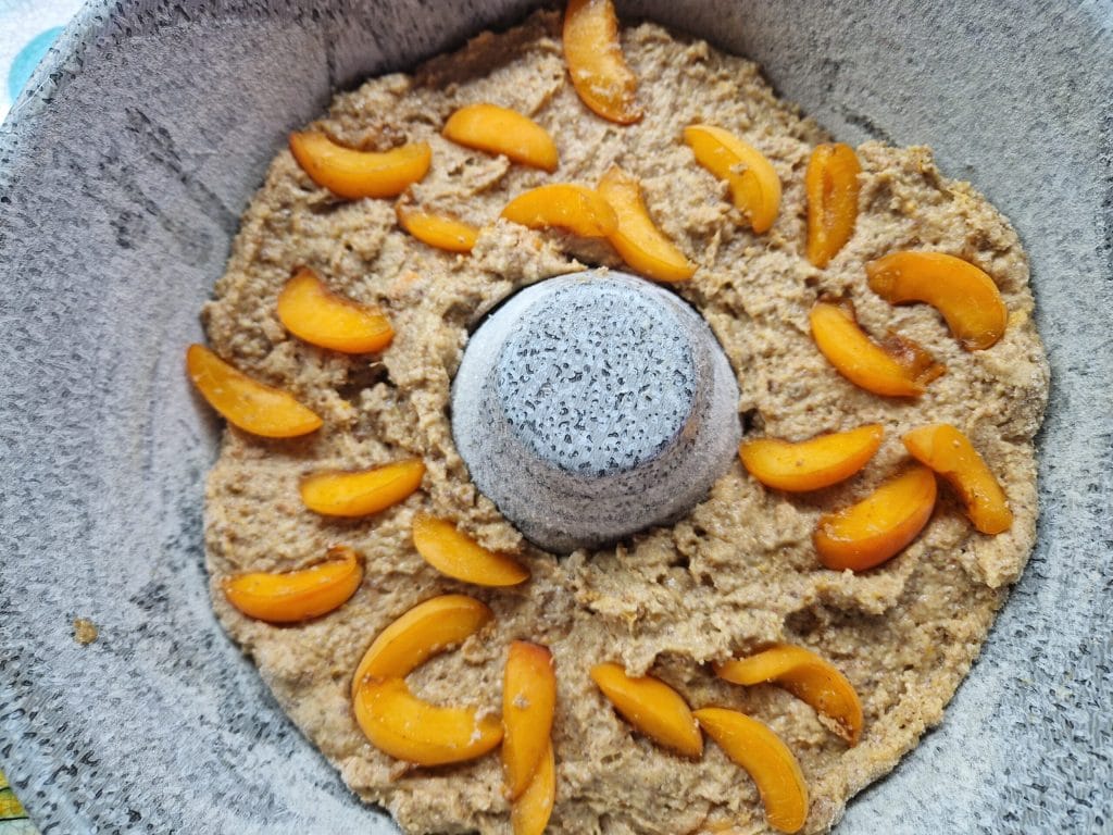 The Apricot Bundt Cake with Oats and Almonds