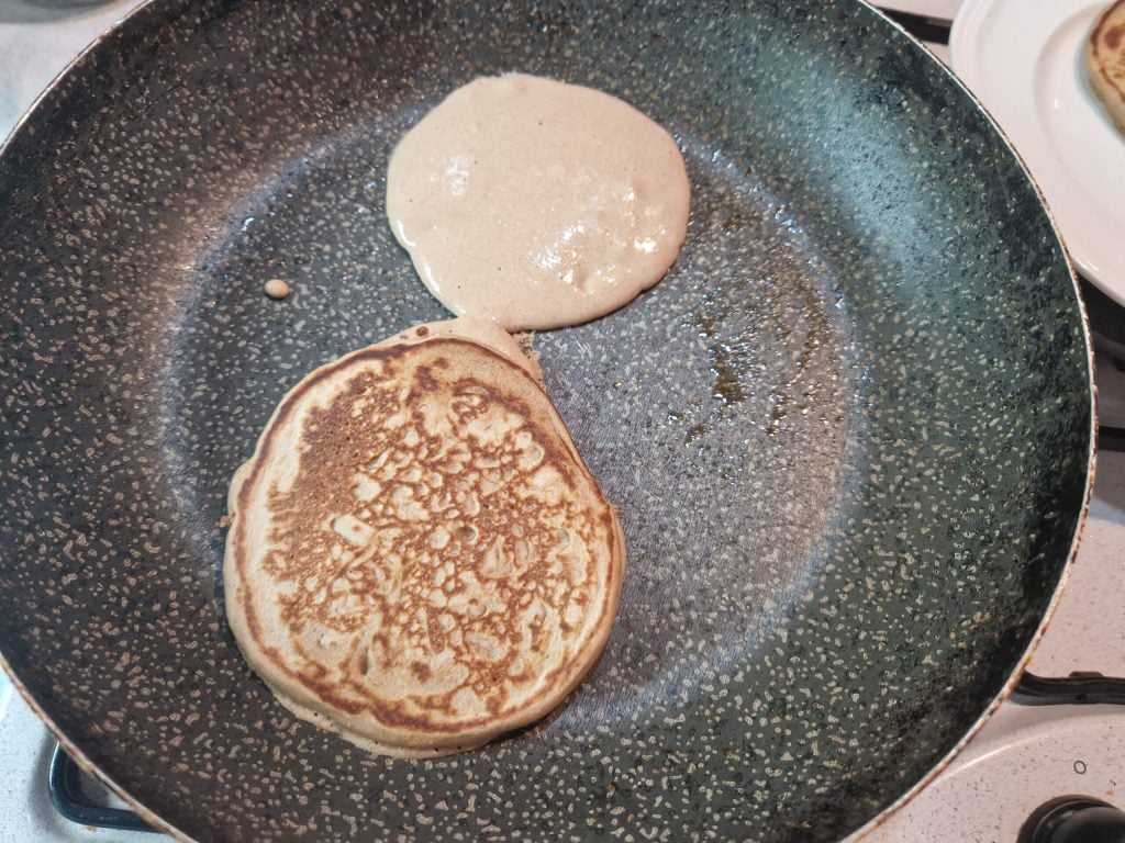 Cocoa Pancakes with Diet Fruit Mousse