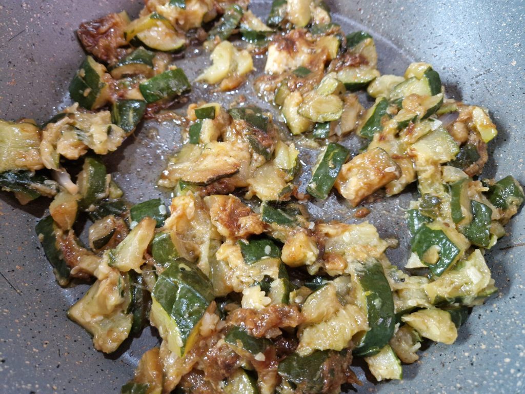zucchini in pan