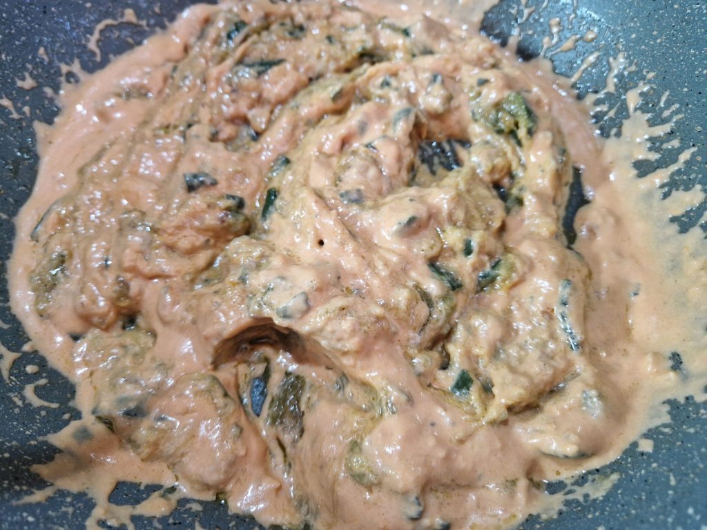 farfalle with zucchini cream and salmon