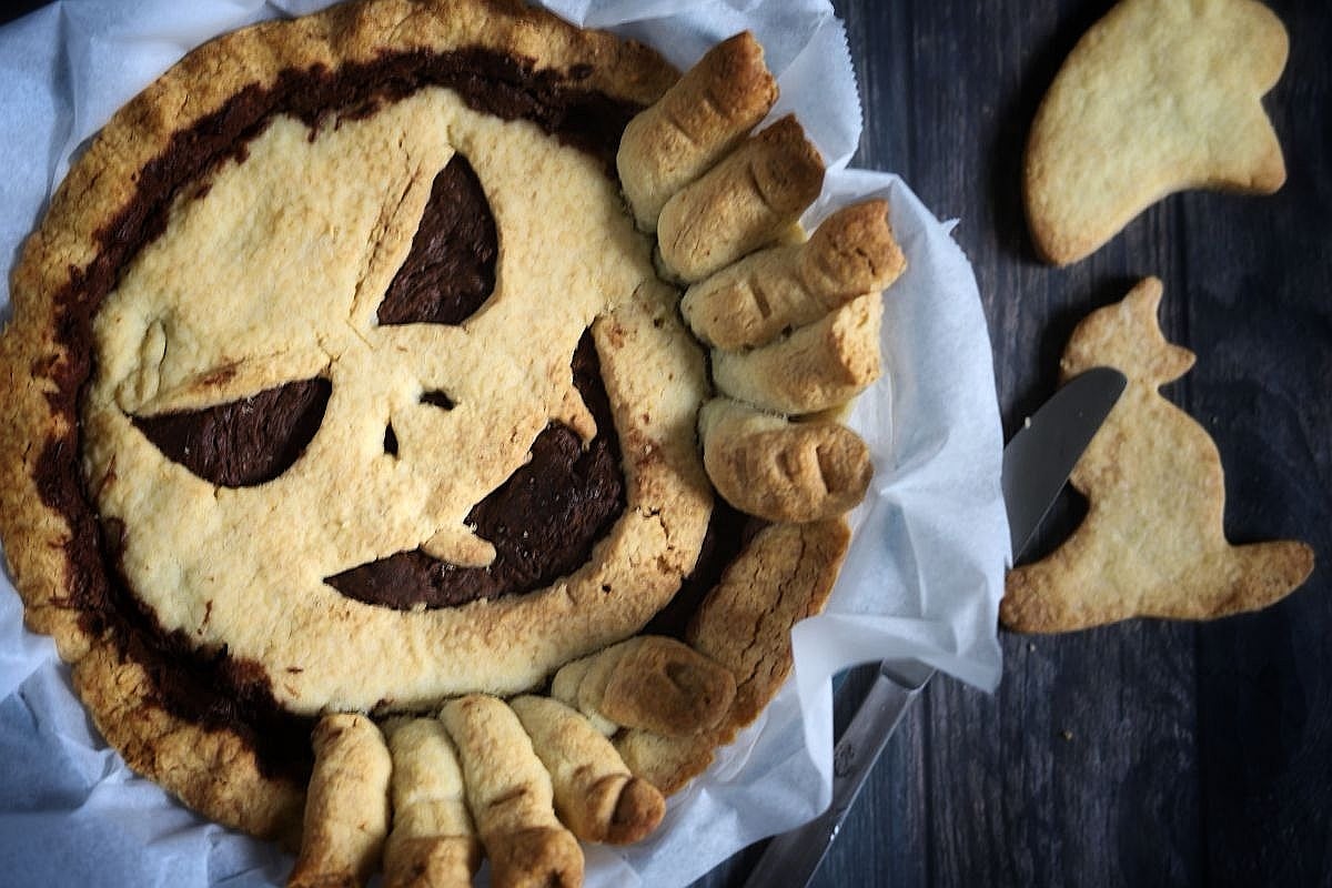 MONSTROUS CHOCOLATE TART