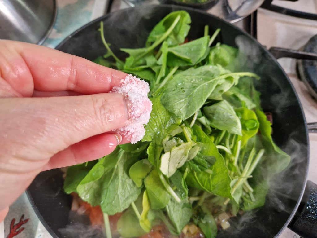 How to Reuse Radish Leaves