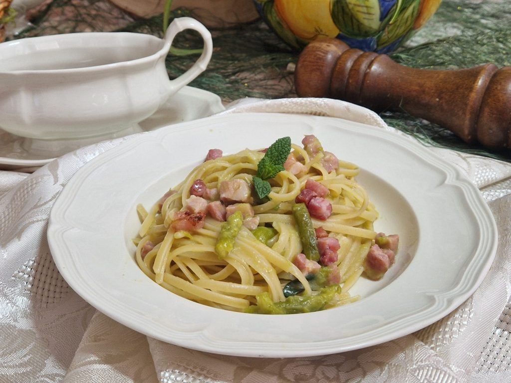 Linguine with Asparagus and Crispy Bacon