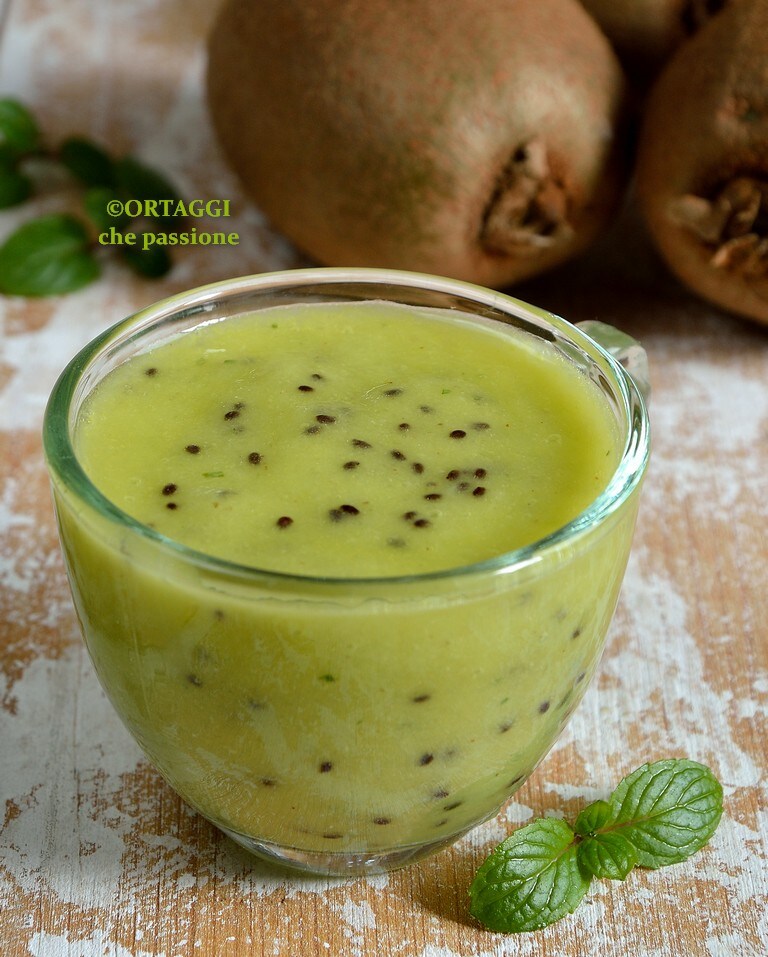 Kiwi sauce - mayonnaise or coulis