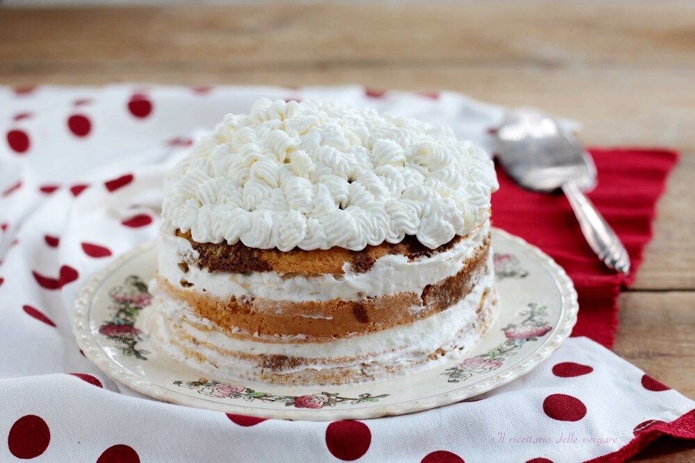 Cake filled with Milk Cream