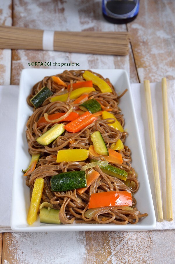 soba noodles with vegetables - easy japanese recipes - ORTAGGI che passione by Sara Grissino
