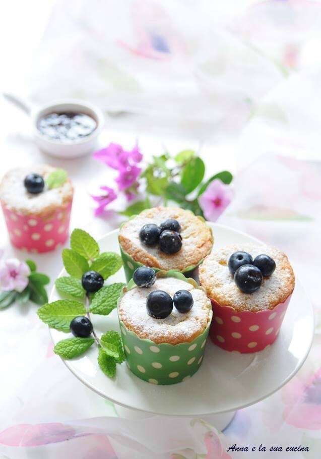 Mini Cakes with Blueberry Jam