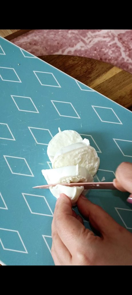 Slicing mozzarella