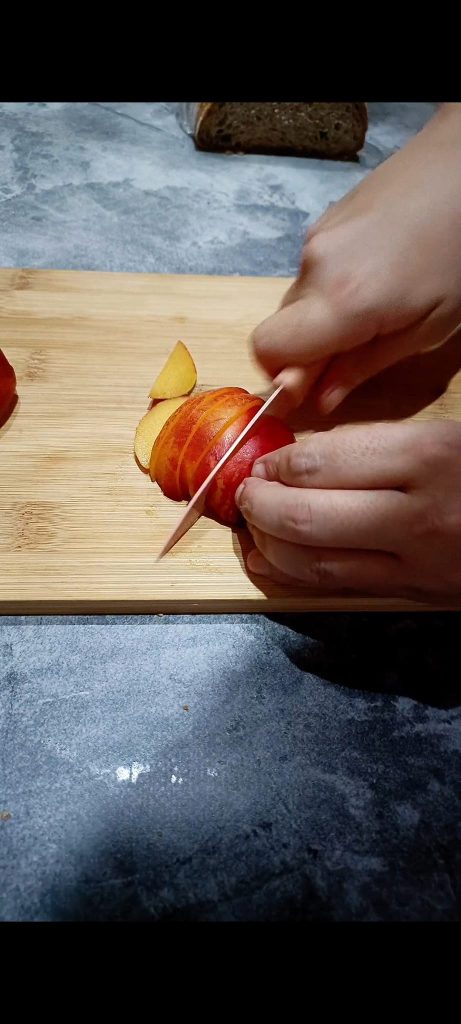 Slice the peaches thinly