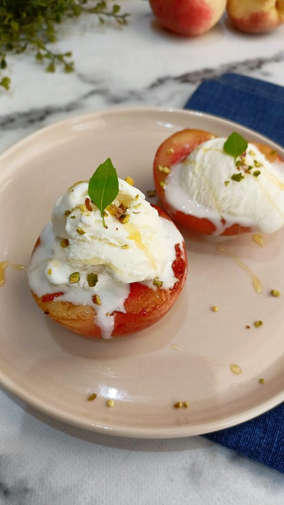 Pan-fried caramelized peaches with ice cream