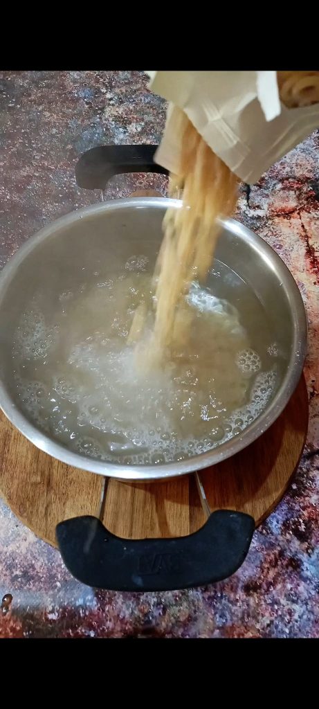 Cook the anelletti draining them al dente