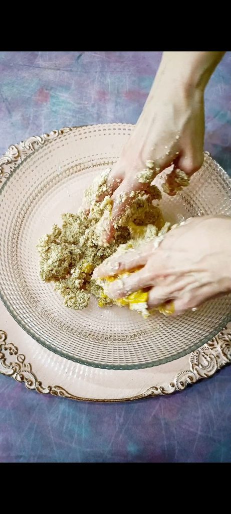 Kneading flour, butter, and erythritol
