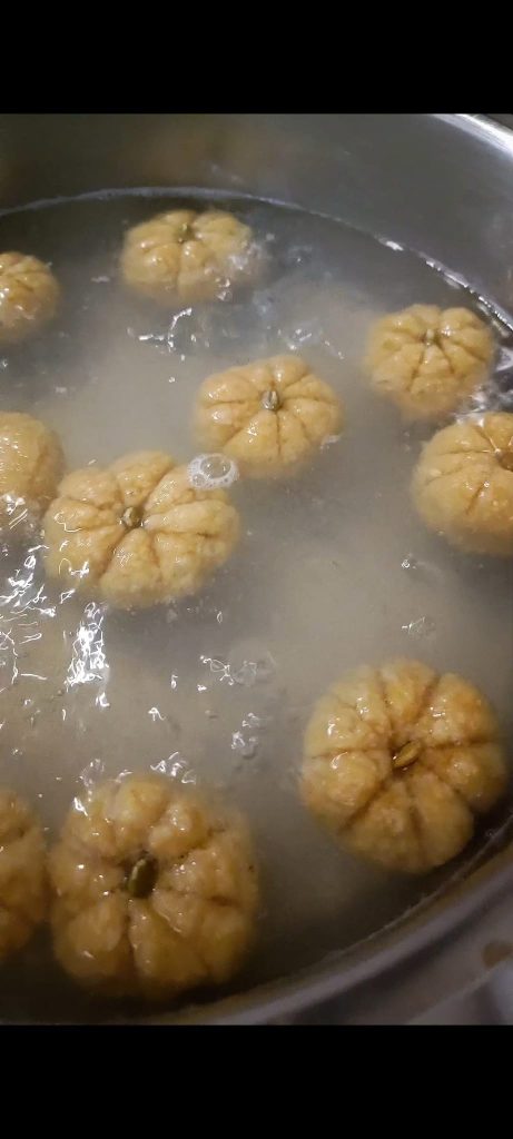 Cook the pumpkin gnocchi in boiling water