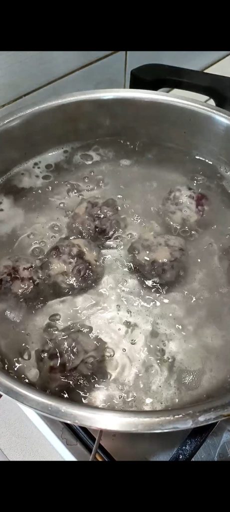 Cook the gnocchi in boiling water