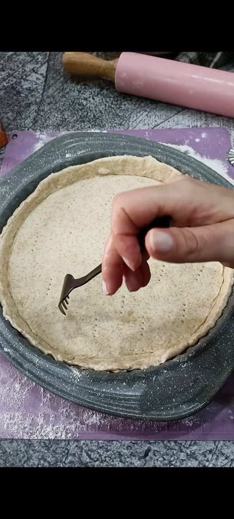 Roll out the base in the pan