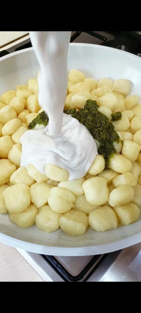 Add pesto, cream, and mozzarella