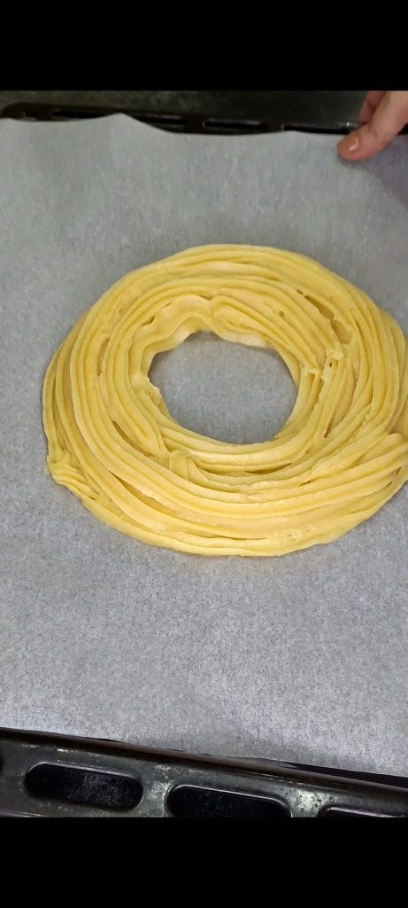 Make more rings on the parchment paper