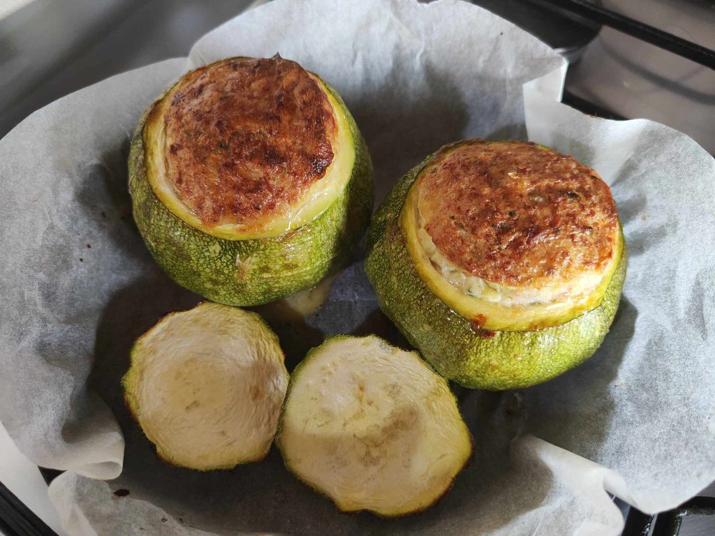 Round zucchini stuffed with mortadella