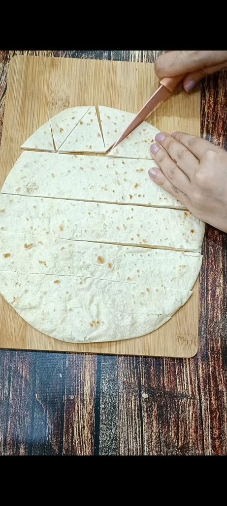 Cut the piadinas into triangles