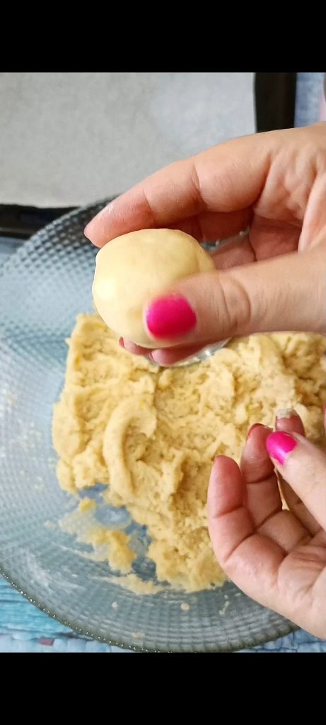 Form balls with the dough