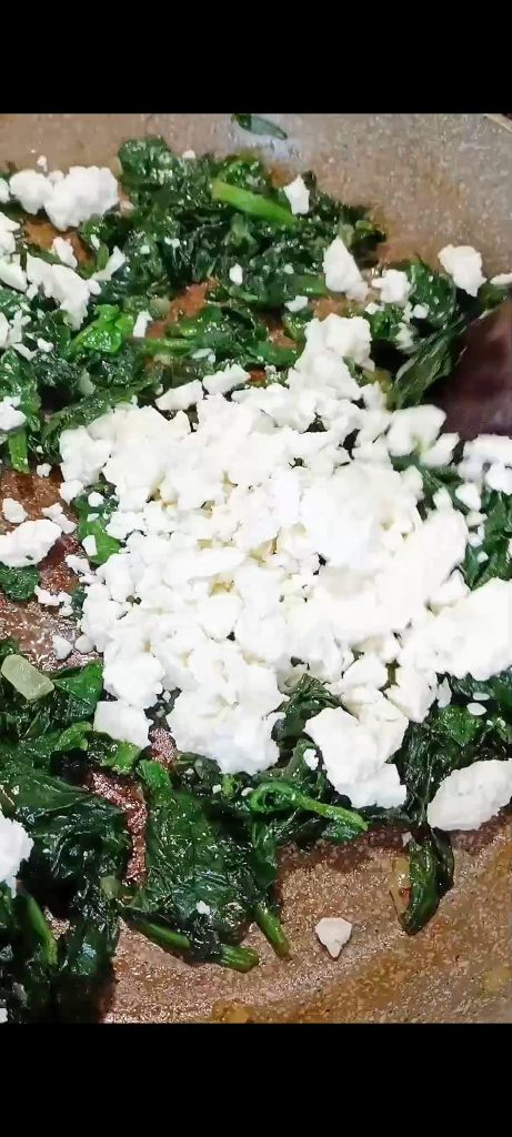 Feta and spinach in a pan