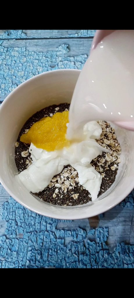 Mix all the ingredients for the porridge