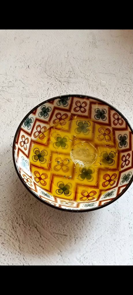 Emulsion of oil, lemon juice, oregano