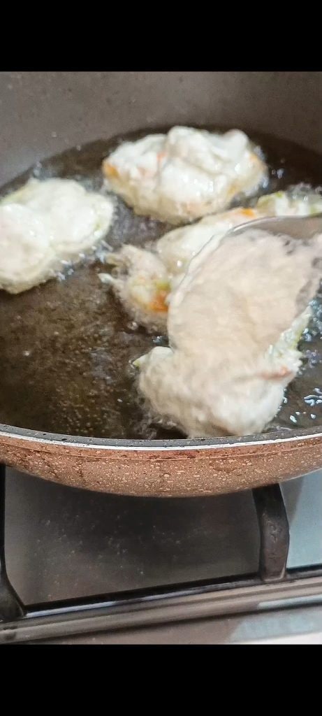 Fry in a pan with hot oil