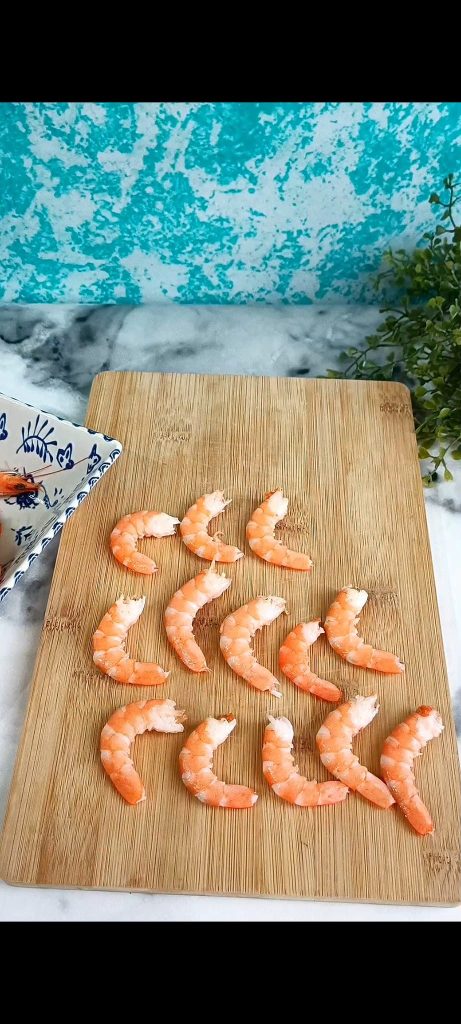 Cleaning the shrimp