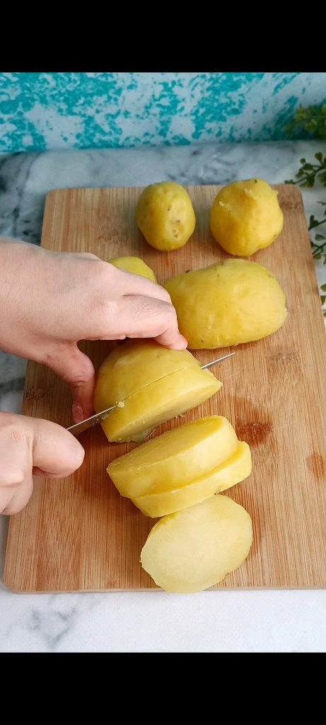 Cutting potatoes into cubes