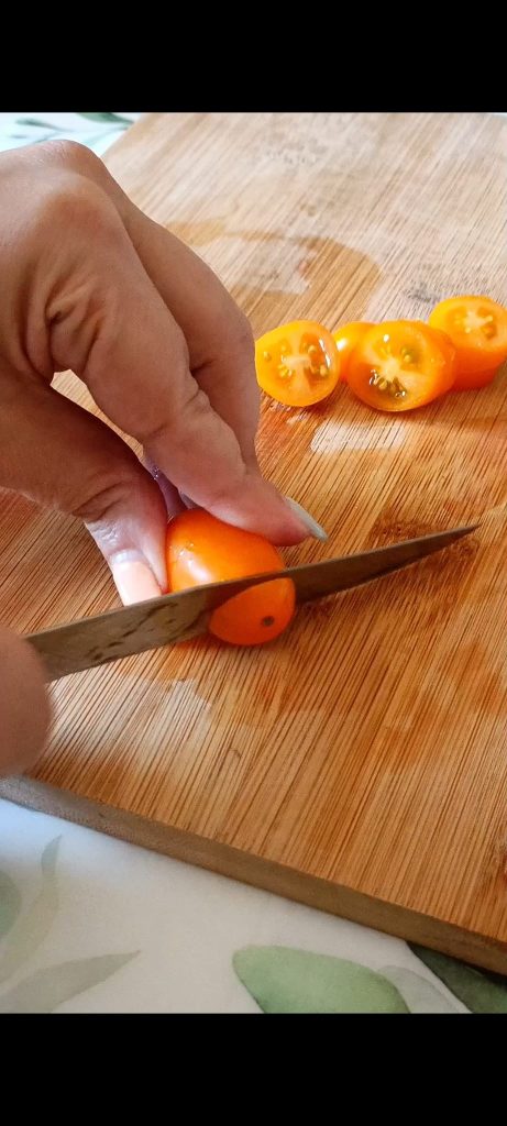 We cut the tomatoes into slices
