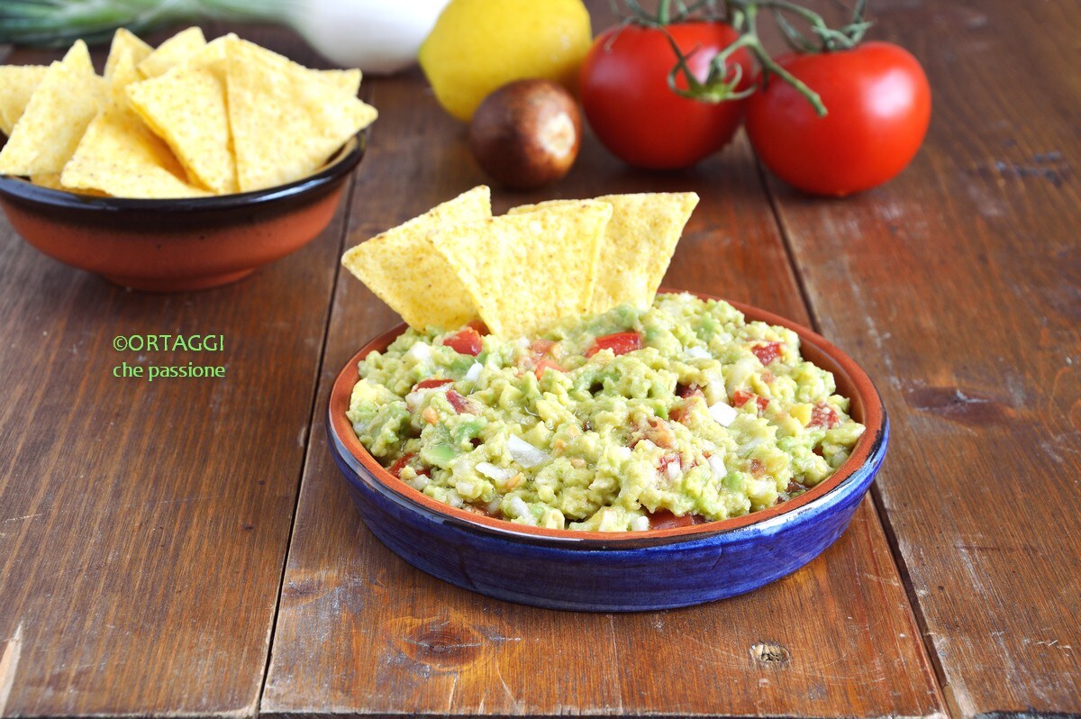 Guacamole with Tomato and Lemon – AMAZING