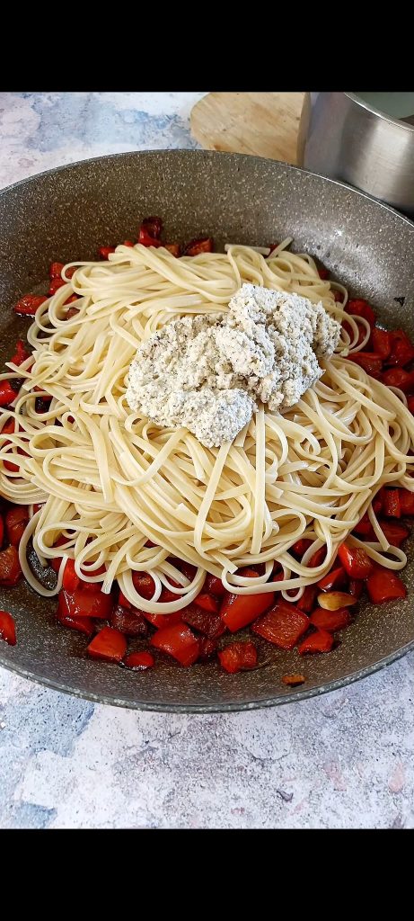 Seasoning the pasta