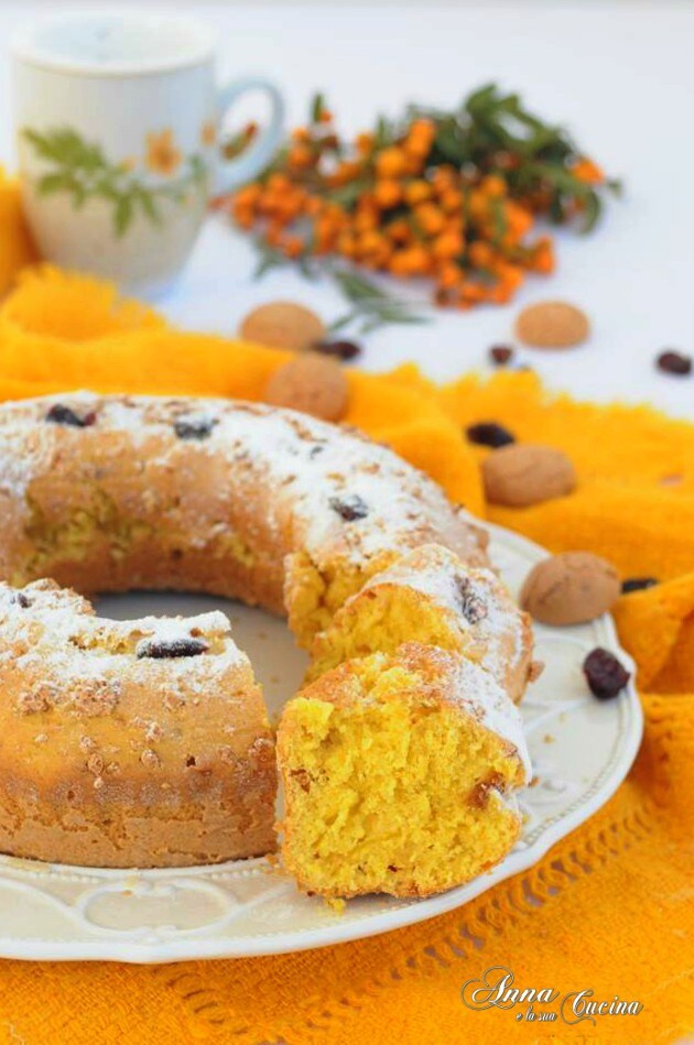 Pumpkin and Amaretti Ring Cake