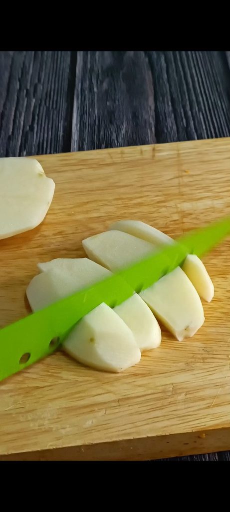 We clean the potato and cut it into cubes