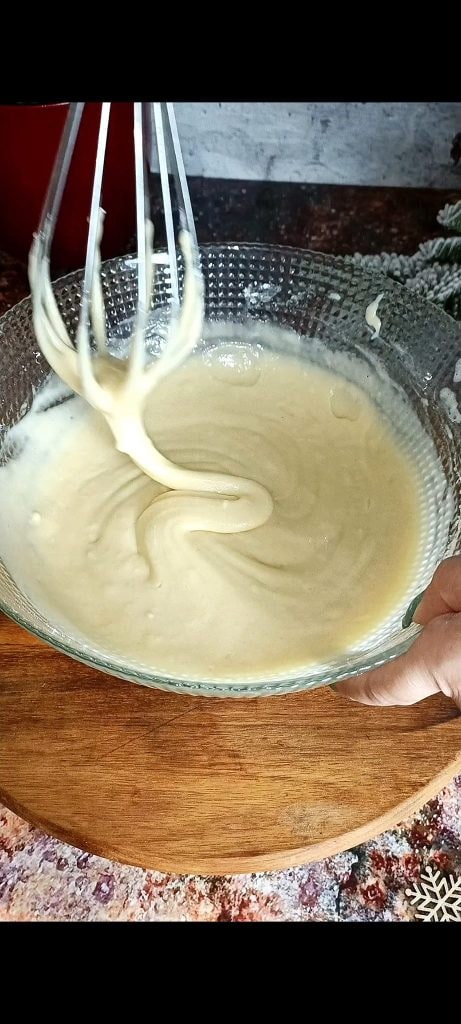 We add flour and baking powder and mix to get a lump-free batter