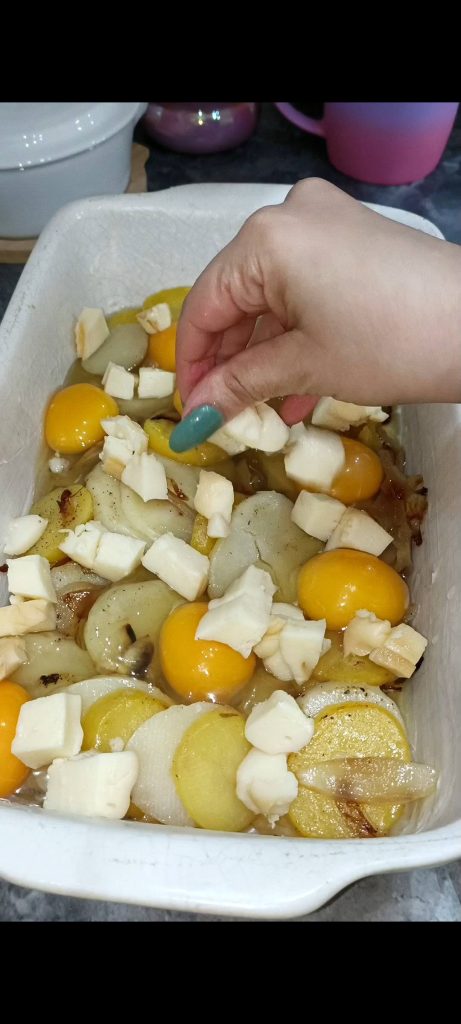 Spread the smoked scamorza
