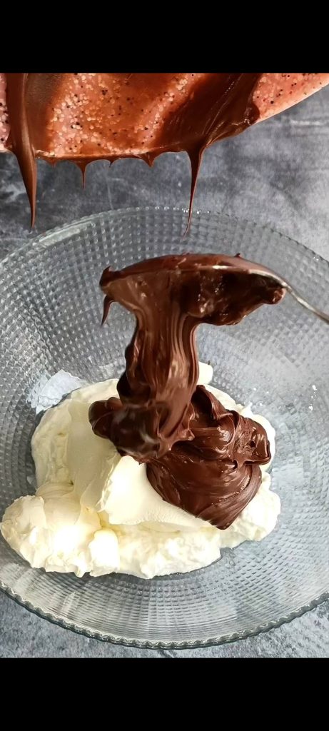 Cream with Greek yogurt, mascarpone, and Nutella