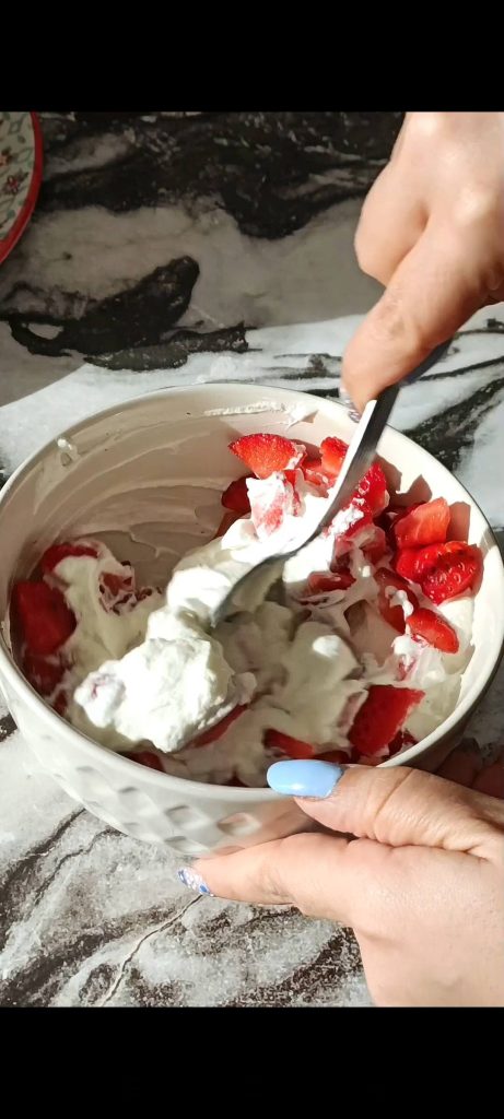 Filling the baba with cream and strawberries