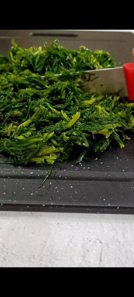 Chop the agretti after blanching