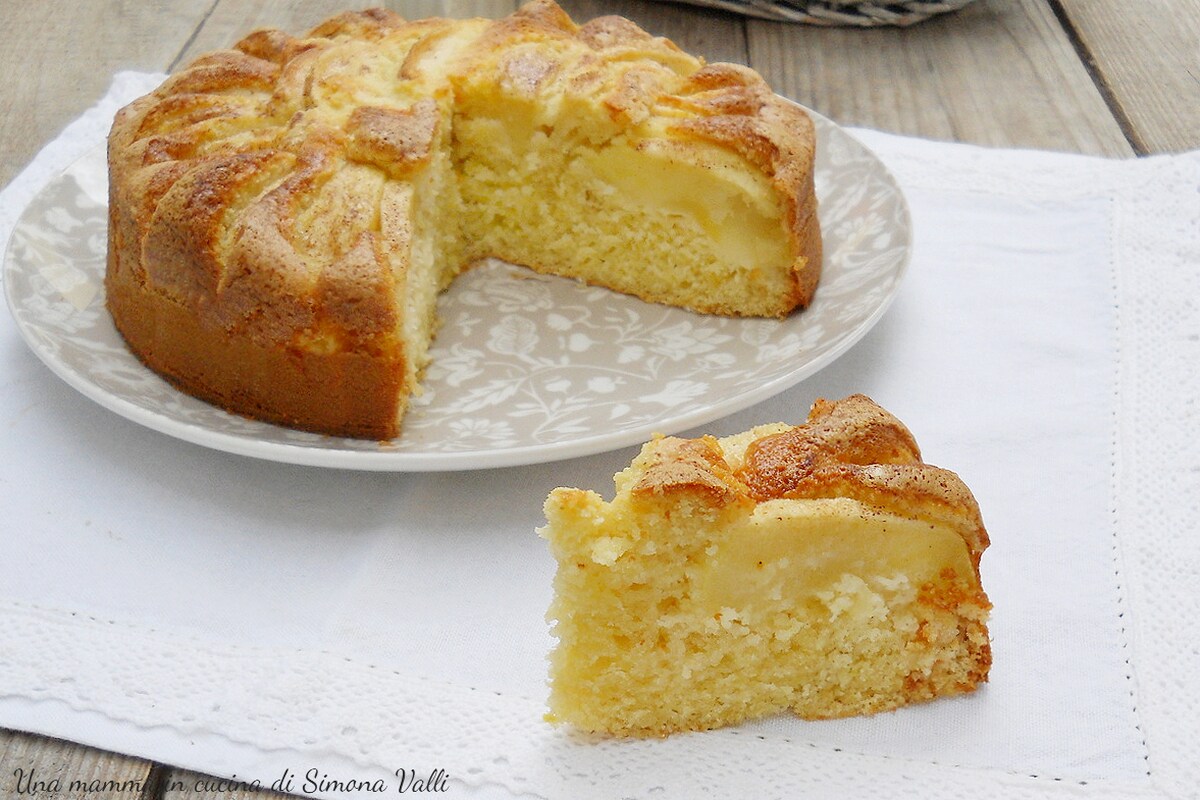5-Minute Apple and Cinnamon Cake