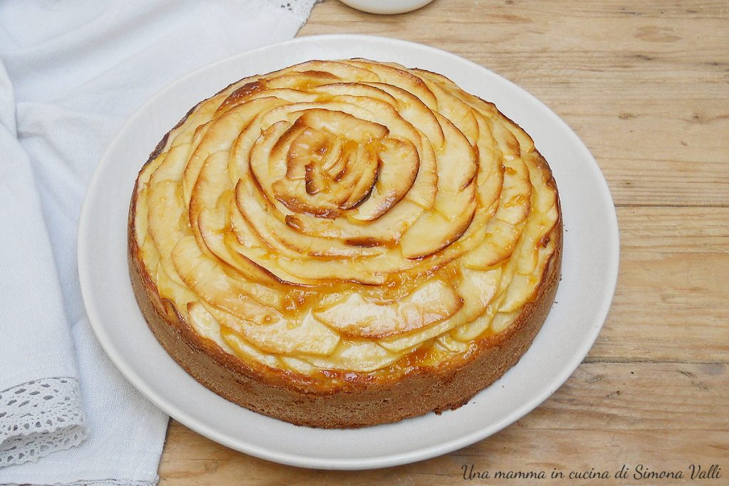 5-minute apple and marmalade cake