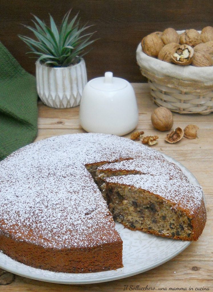 5-minute walnut and chocolate cake
