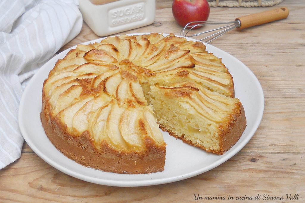 5-minute yogurt and apple cake horizontal
