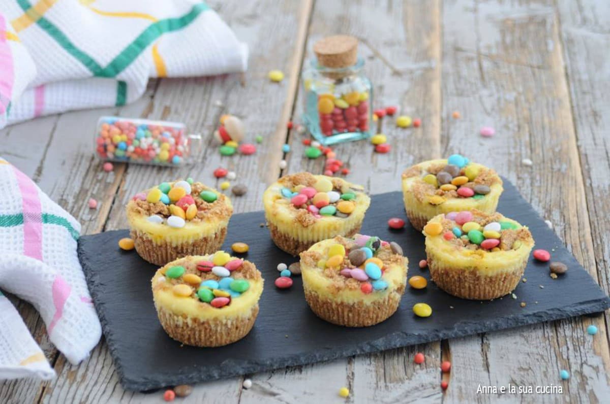 Mini cheesecakes with Smarties