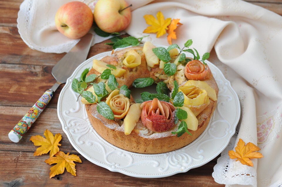 Doughnut Apple Wreath Showstopper