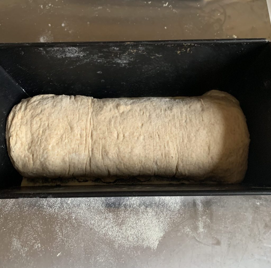 spelt and semolina sandwich bread without fats