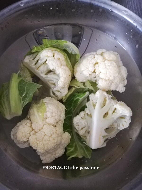 washing cauliflower florets