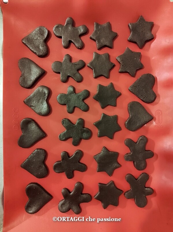 bake the chestnut flour and cocoa cookies